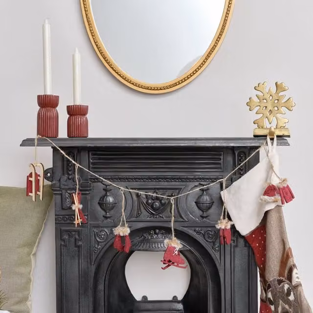 Melody Maison Dark Red and White Winter Christmas Tabletop Garland