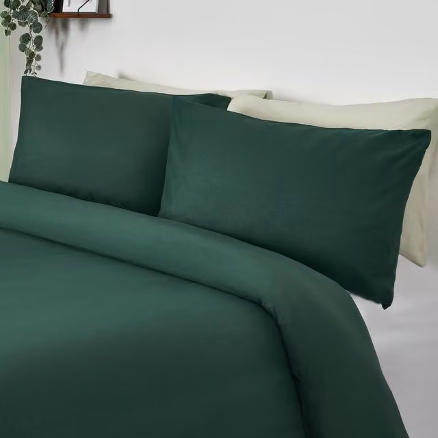 Brentfords Pair of Plain Green Polyester Housewife Pillowcases with Envelope Closure