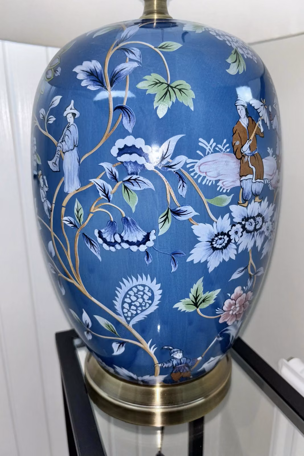 Downton Interiors Blue Ceramic Table Lamp with White Fabric Shade – 3