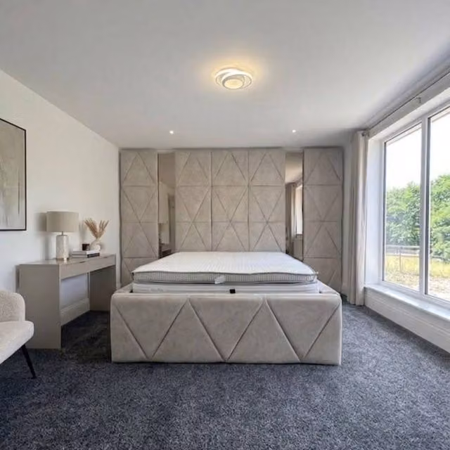 Stratus Interiors Bellagio Floor-to-Ceiling Diamond Panel Bed in Beige, Small Double