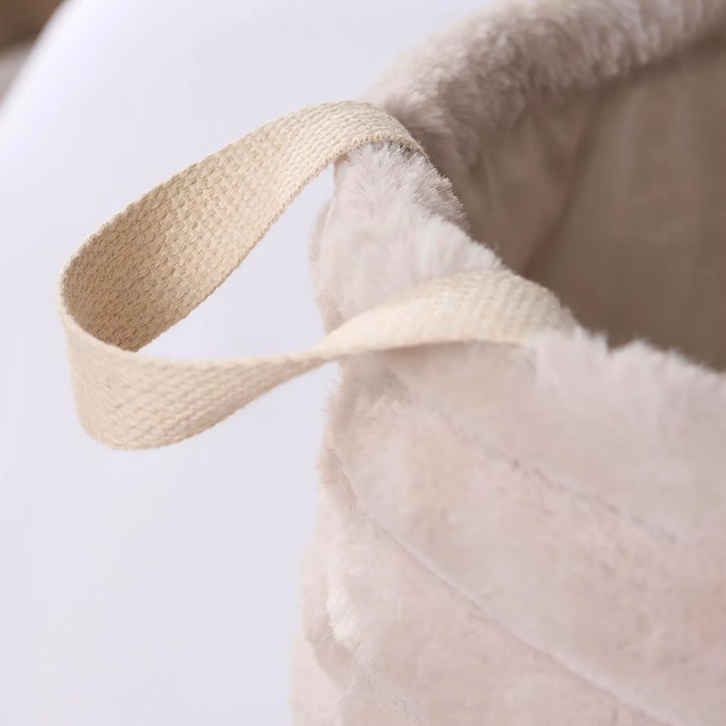 OHS Collapsible Faux Fur Ribbed Laundry Bag in Beige, W/D/H: 36 x 36 x 55 cm – 2