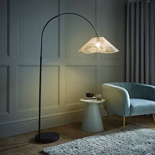 ValueLights Black Metal Arched Floor Lamp with Tapered Wicker Shade and Included LED Bulb – 2