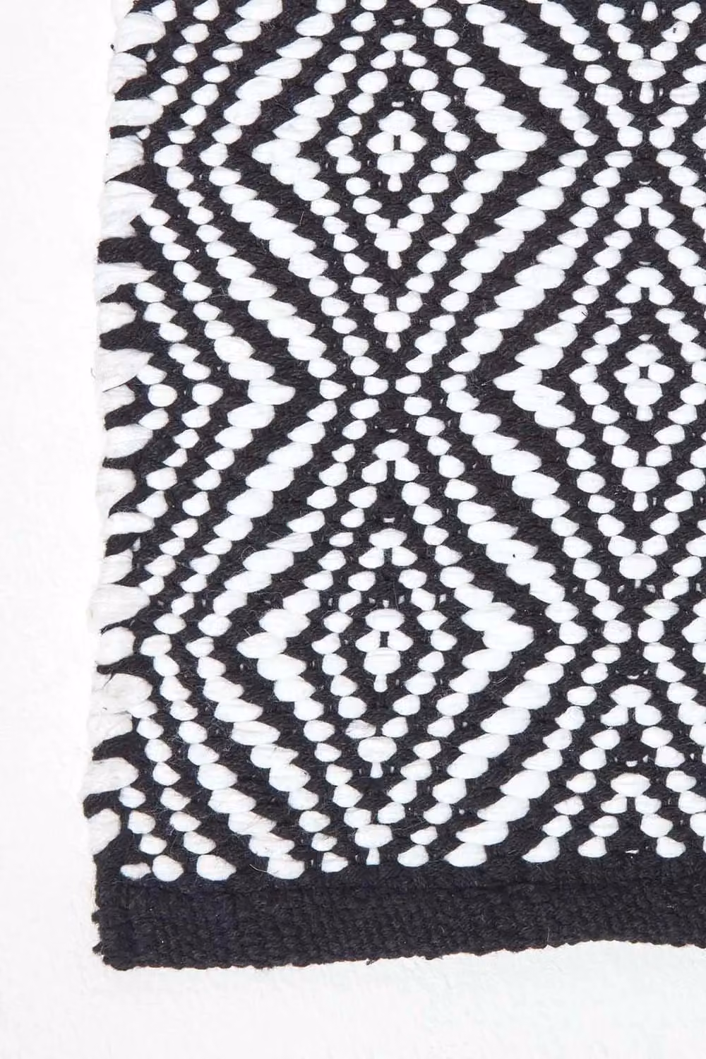 Homescapes Trance Black and White Diamond Pattern Woven Hall Runner, W/D/H: 66 x 200 cm – 4