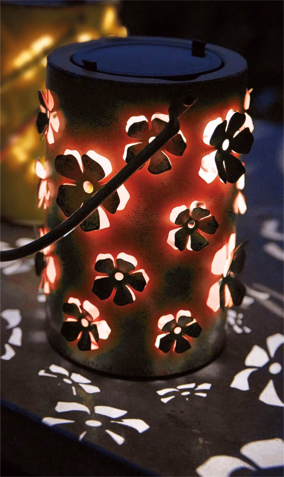 Luxform Daisy Flower LED Solar Lantern, Red Metal – 3
