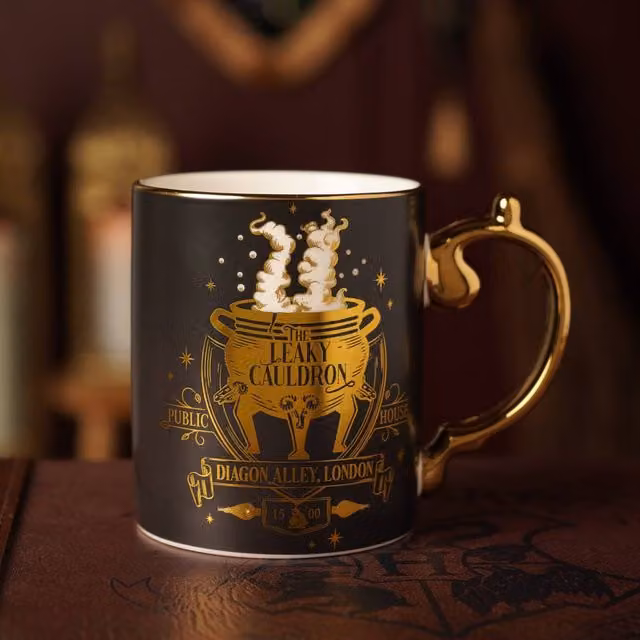 Widdop and Co Harry Potter Leaky Cauldron Collectable Ceramic Mug in Black and Gold