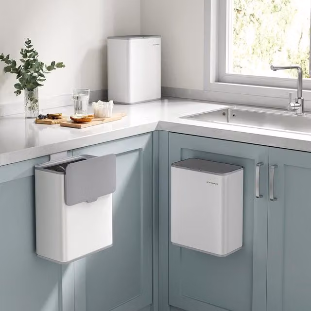 SONGMICS 8L White Kitchen Bin with Flip Lid, Wall-Mounted or Cabinet Door Hanging, Steel with Removable Inner Bucket