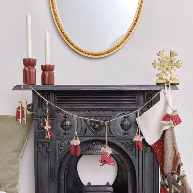 Melody Maison Dark Red and White Winter Christmas Tabletop Garland – 1