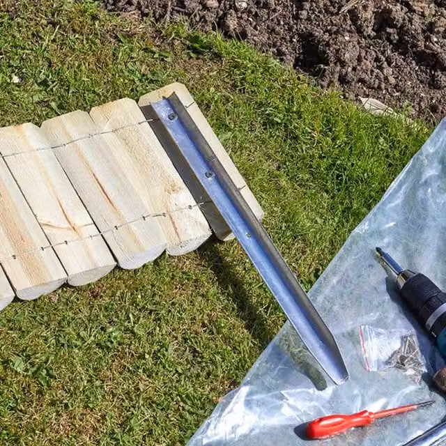 Garden Mile Set of 3 Galvanised Log Roll Stakes in Silver