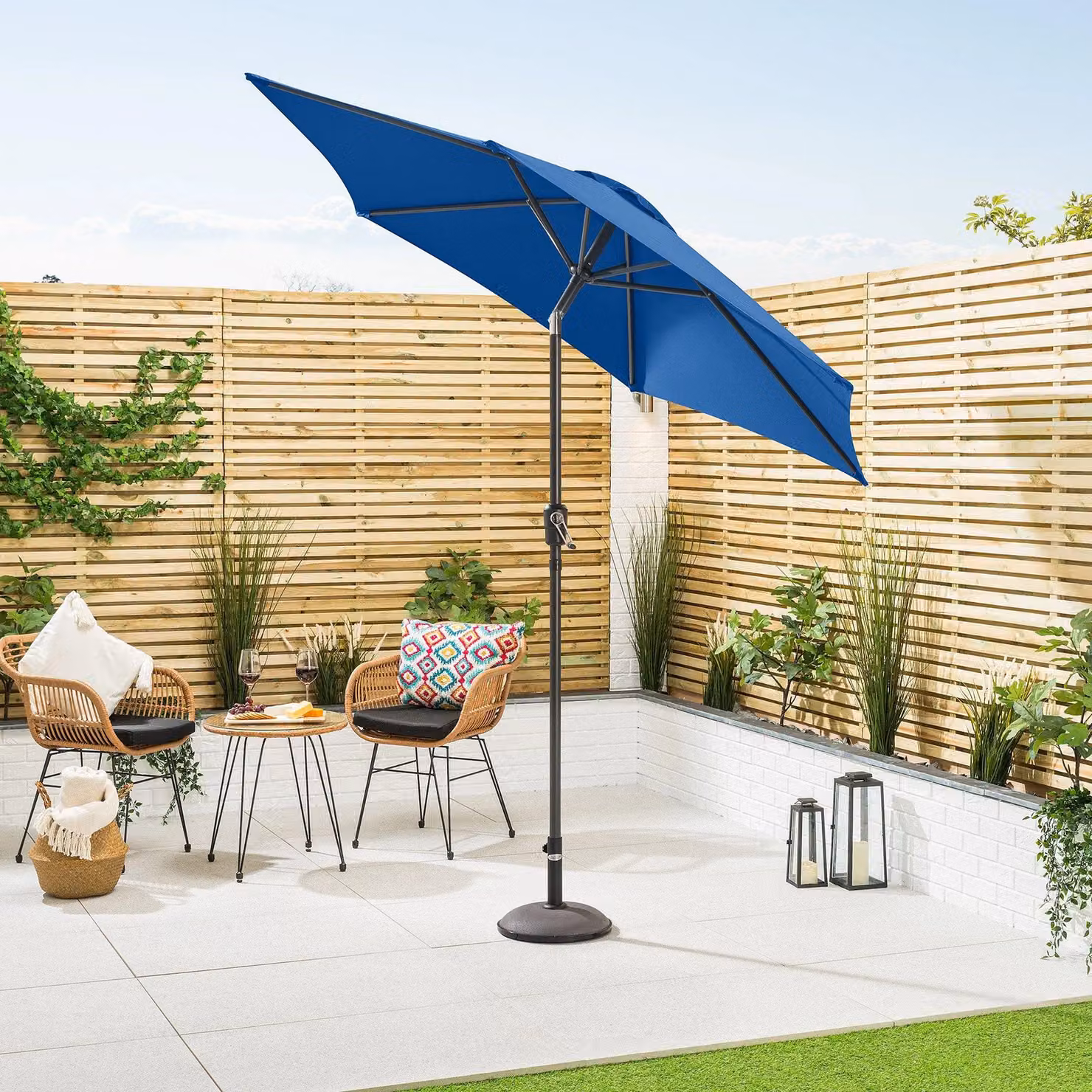 Christow Tilting Garden Parasol with Aluminium Pole and UPF 50+ Polyester Canopy, Blue, Diameter: 240 cm – 2