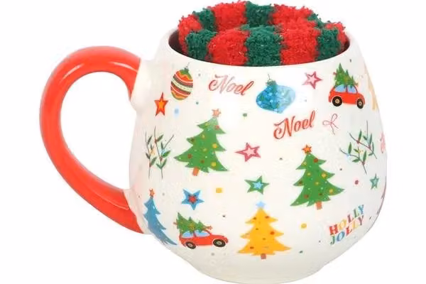 KDMD Nostalgic Christmas Print Mug and Socks Set in White and Red – 2