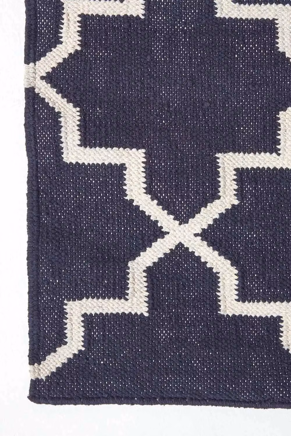 Homescapes Edmonton Cotton Geometric Pattern Kilim Rug in Blue and White, W: 160 cm, L: 230 cm – 3