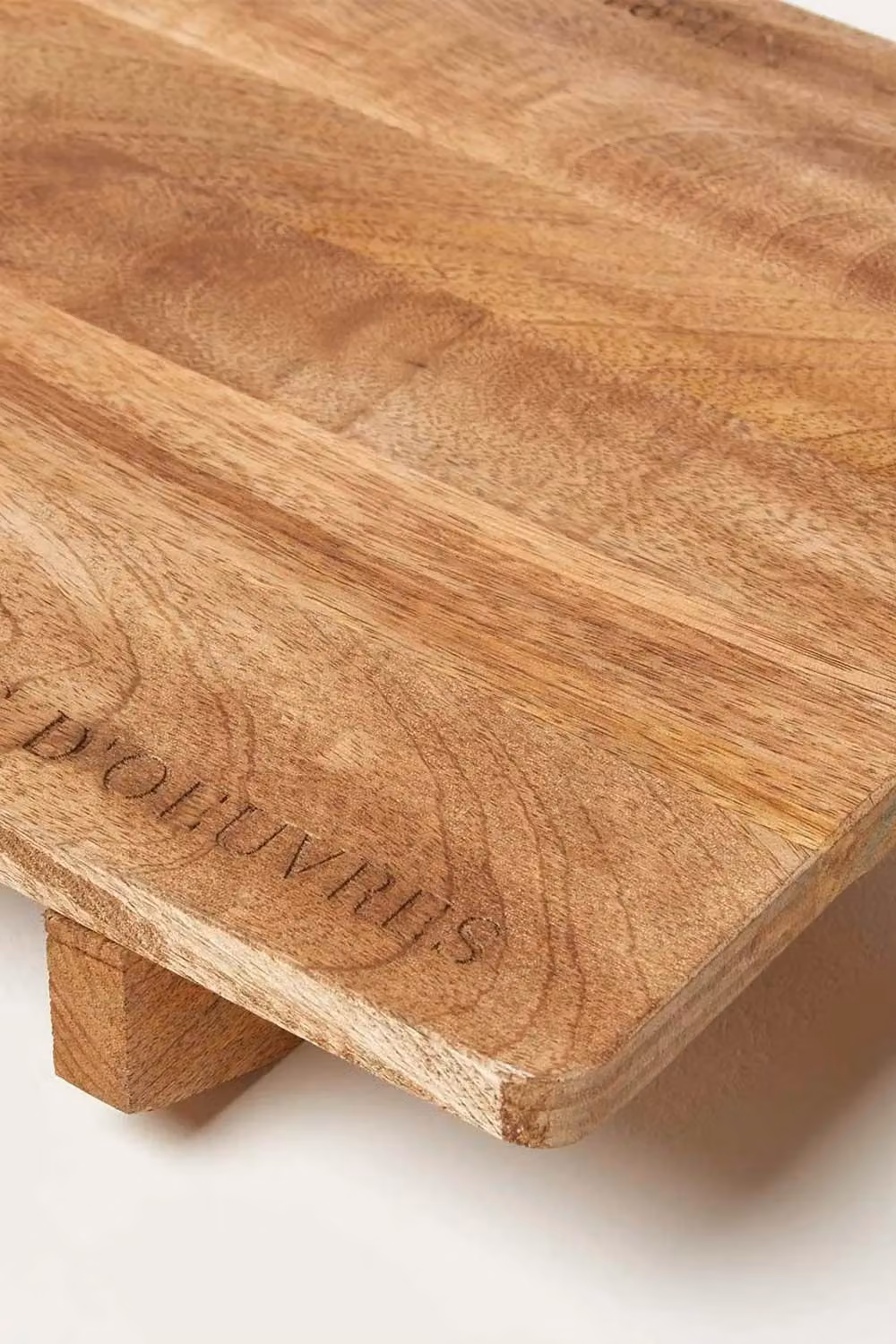 Homescapes Engraved Mango Wood Serving Board in Brown and Beige, W: 30 cm, D: 30 cm, H: 1 cm – 2