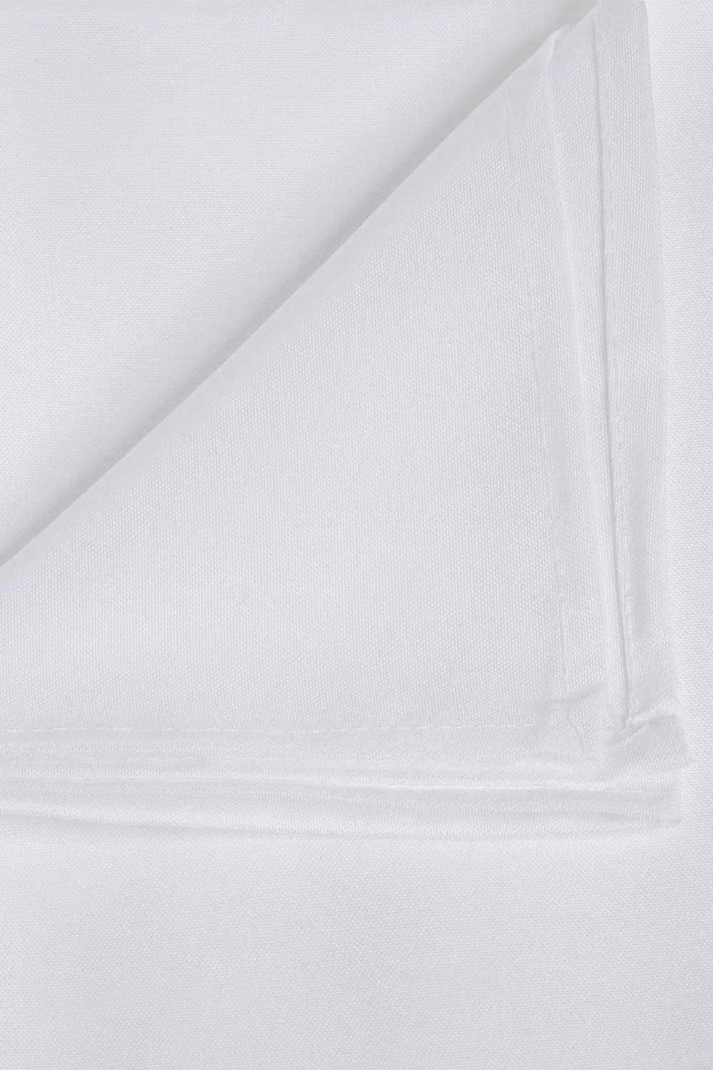 Neel Blue Round Polyester Tablecloth in White, 274 cm Diameter