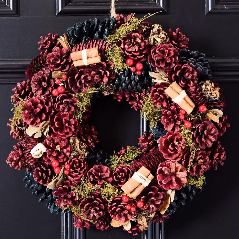 Dibor Red and Green Christmas Wreath with Cinnamon Pine Leaves, Diameter: 36 cm – 2