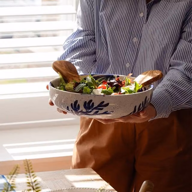 Selbrae House Coral Large Ceramic Salad Bowl in White – 1