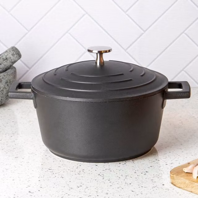 MasterClass Non-Stick Cast Aluminium 2.5 Litre Casserole Dish in Black or Grey – 1