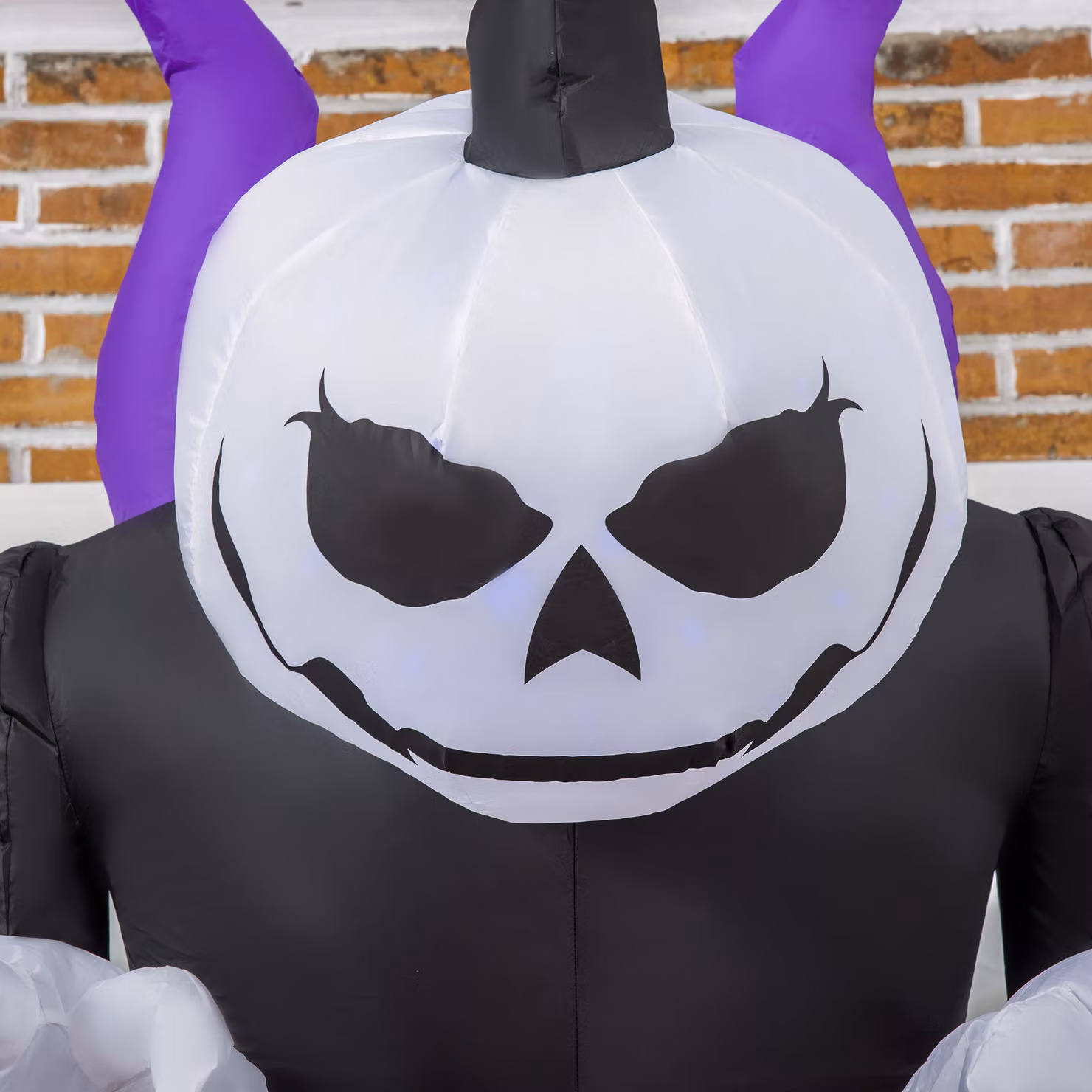 Outsunny 7ft Inflatable Halloween Ghost with Horns, White Blow-Up Outdoor Decoration with LED Display and Flame Effect for Garden, Lawn or Party – 8