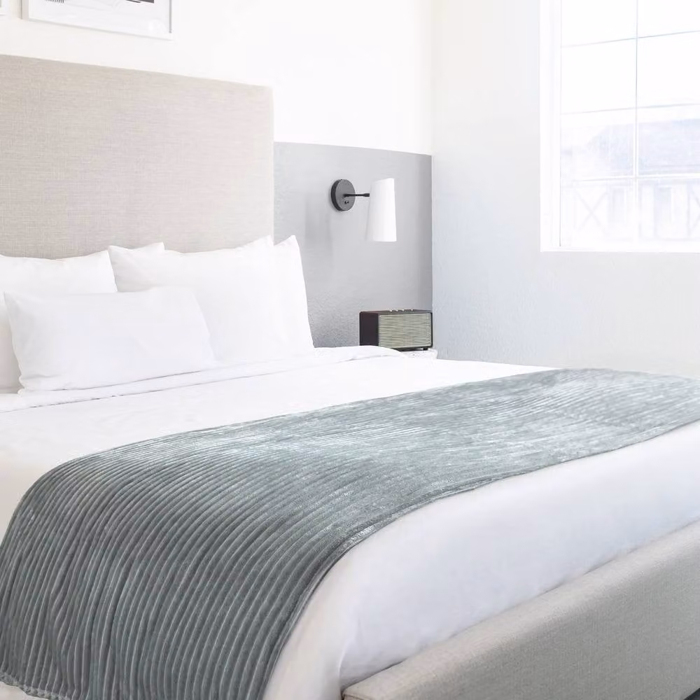 New Edge Blinds Dahlia Silver Striped Fleece Throw, W: 140 cm, L: 180 cm – 2