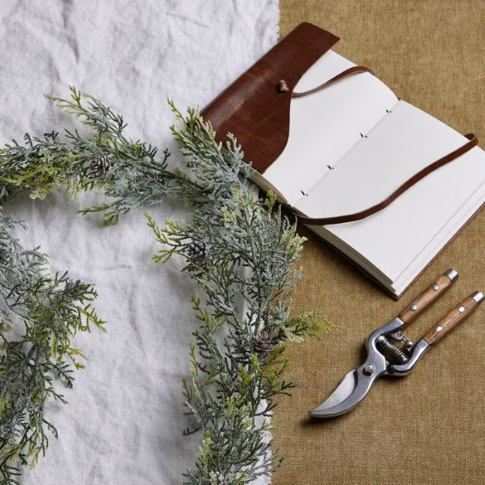 Lemon Pavilion White Frosted Pine Garland with Pinecones, W12 x D12 x H180 cm – 4