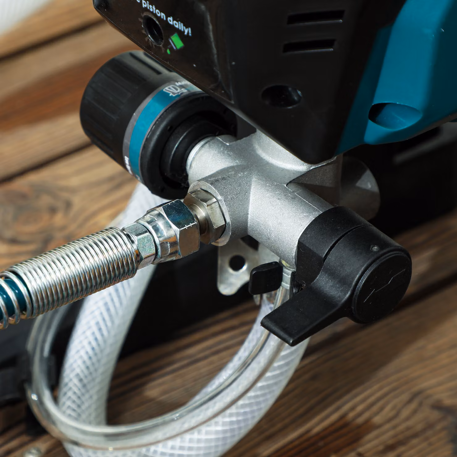 HOMCOM Airless Paint Sprayer in Blue, 200 Bar Electric Wall Paint Spray Gun with 7.5 m Hose and Extension Lance, 1.5 l/min Flow Rate – 8