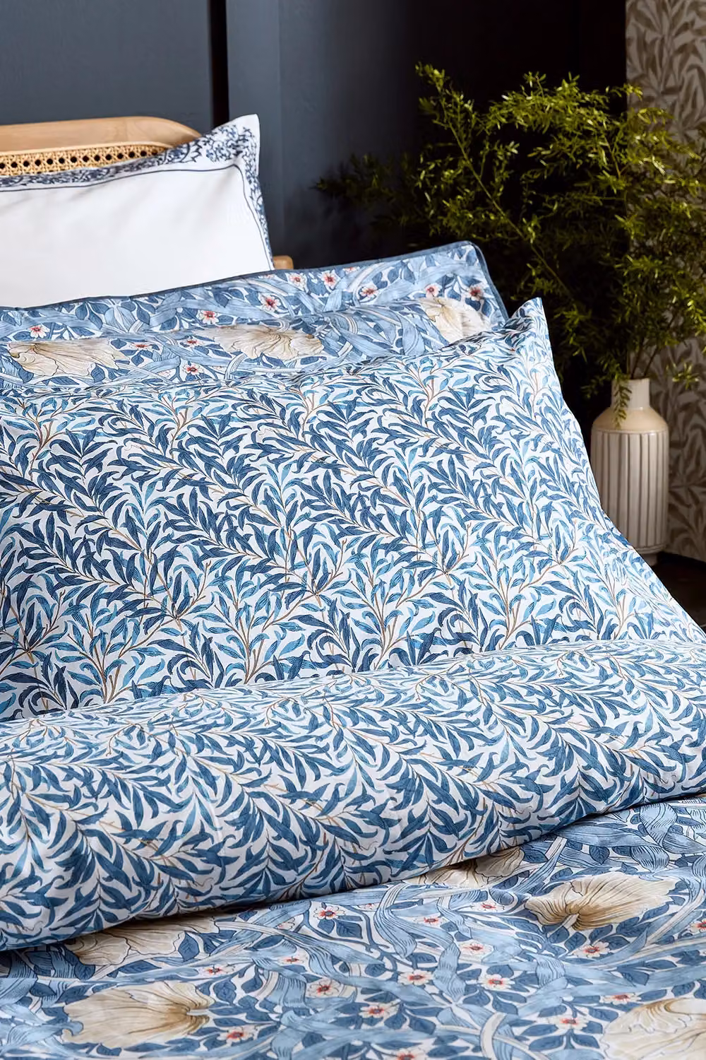 Morris & Co Pimpernel Blue Floral Cotton Percale Duvet Cover and Pillowcase Set, W/D/H: 140 x 200 cm – 4