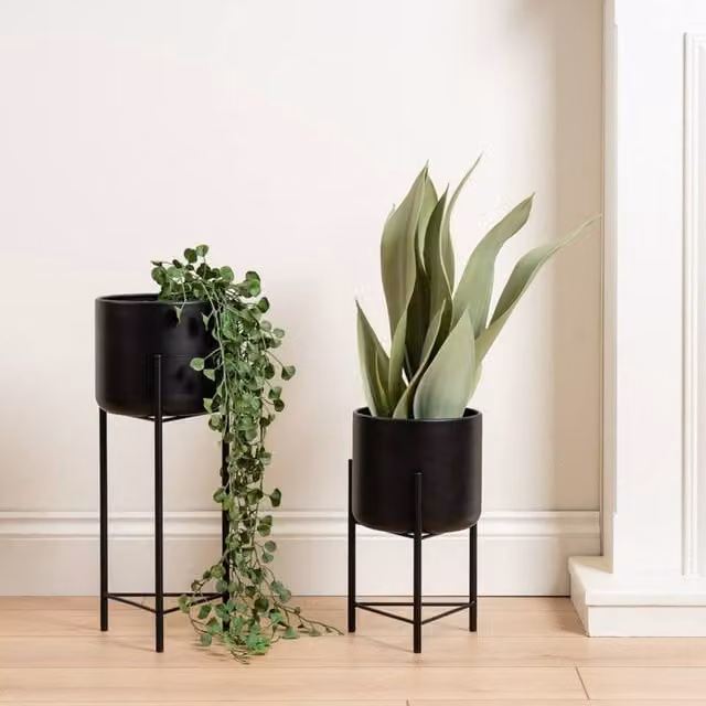 Scottish Everlastings Ltd Set of 2 Modern Round Black Tabletop Planters, H 17 cm x W 15 cm x D 15 cm