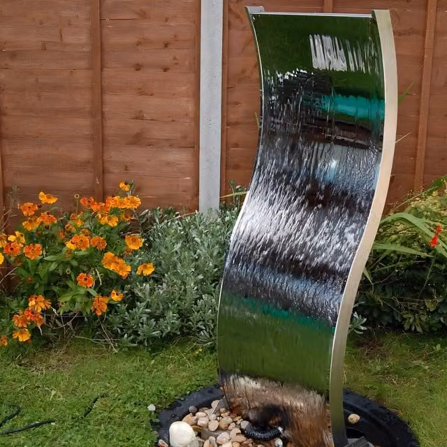 Primrose Stainless Steel Double Sided Curved Wall Fountain in Silver, Width: 61 cm