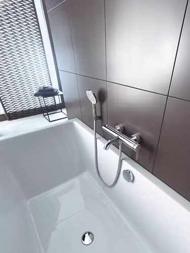 Duravit Round Anti-Limescale Rain Hand Shower in Chrome and White – 2