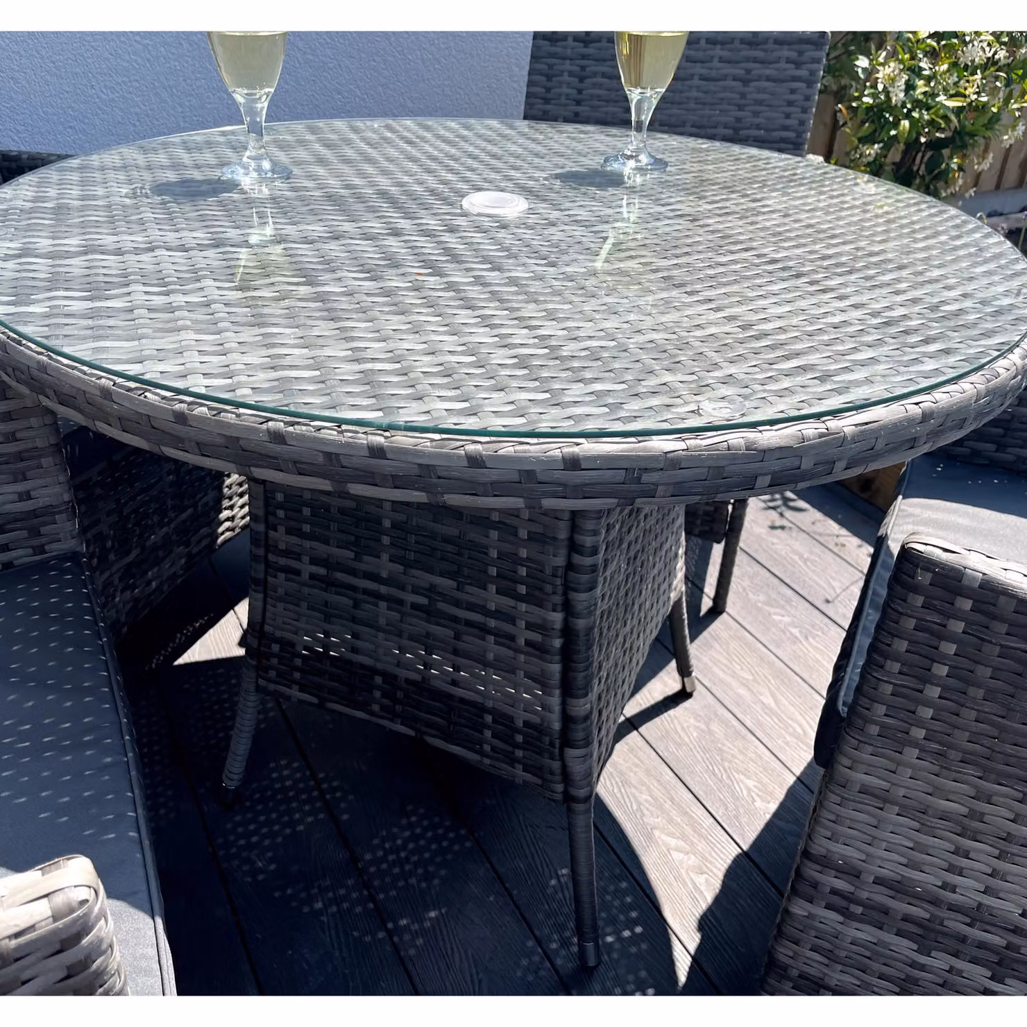 Amazon Basics 5-Piece Round Rattan Wicker Garden Dining Set with Glass Table in Grey – 5
