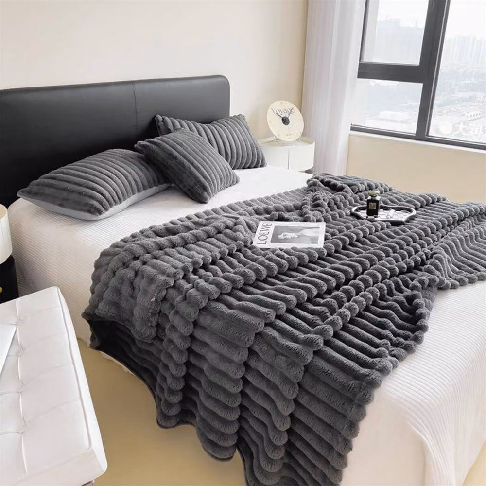 Dyzi Luxurious Double-Sided Faux Fur Winter Throw Blanket in Grey, W/D/H: 180 x 200 cm – 4