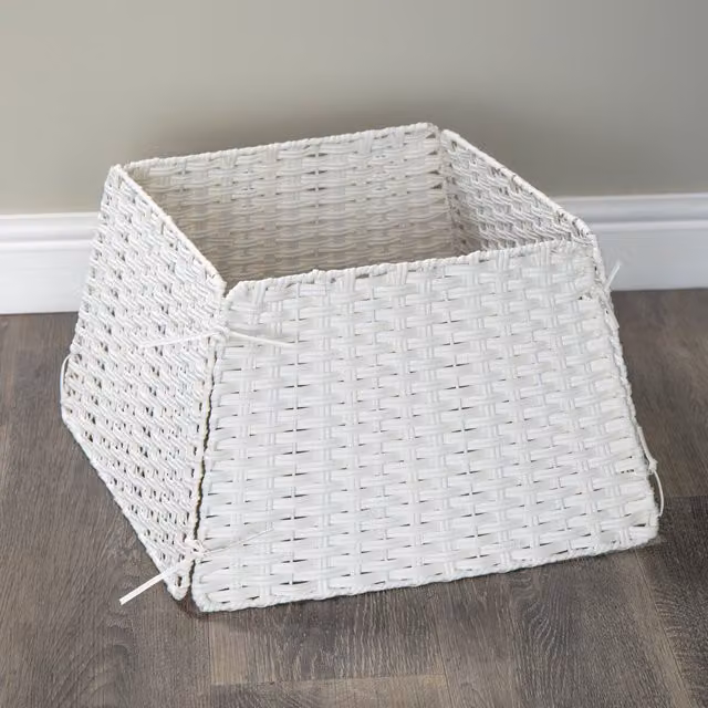 Samuel Alexander White Faux Rattan Christmas Tabletop Decor W/D/H: 46 x 46 x 30 cm – 1