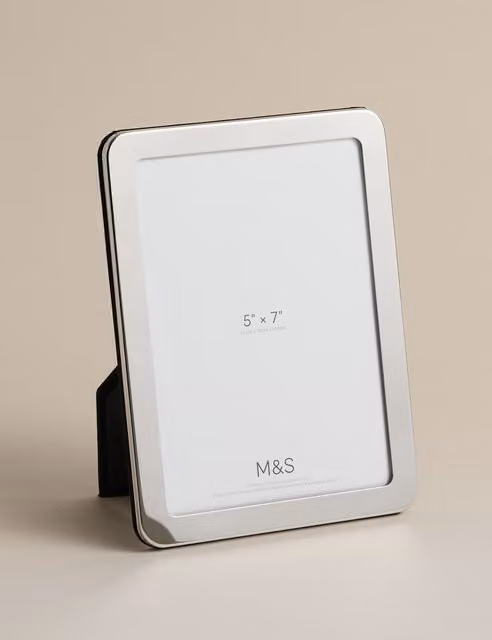 M&S Modern Rectangular Single Metal Photo Frame in Silver, W/D/H: 17.78 x 12.7 x 12.7 cm