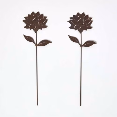 HOMESCAPES Set of 2 Brown Rustic Metal Dahlia Flower Garden Stakes, 37 cm – 1
