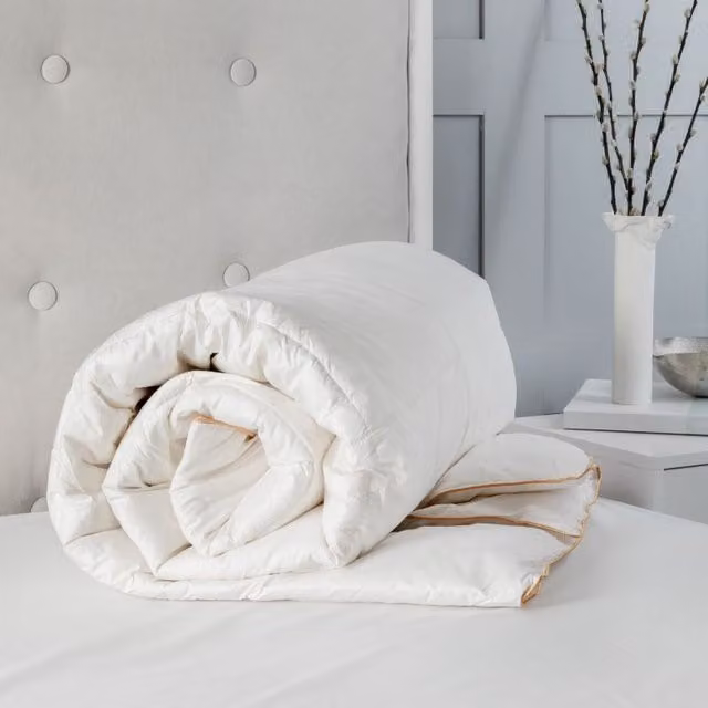 Snug City Luxury 13.5 Tog Goose Feather and Down Duvet with 100% Cotton Cover in White – 1