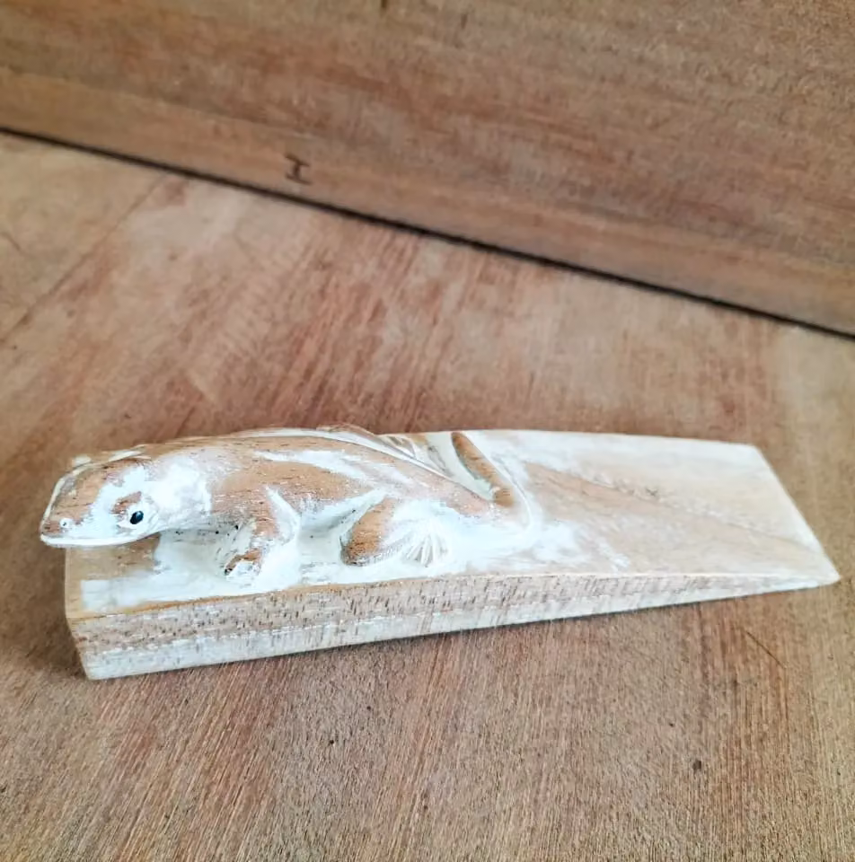 KDMD Hand Carved Gecko Doorstop in Brown – 3
