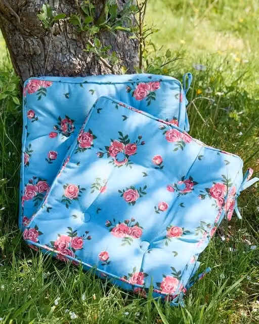 Dibor Set of 4 Floral Blue and Pink Quilted Outdoor Garden Chair Seat Pads, W: 45 cm x L: 45 cm