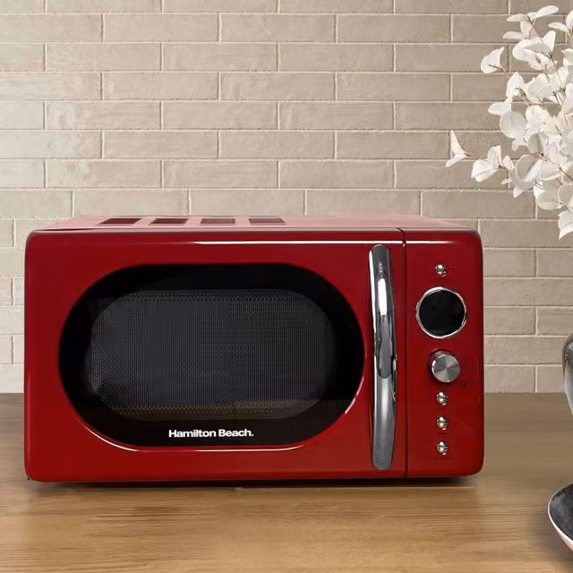 Hamilton Beach 20L Retro Solo Countertop Microwave in Red
