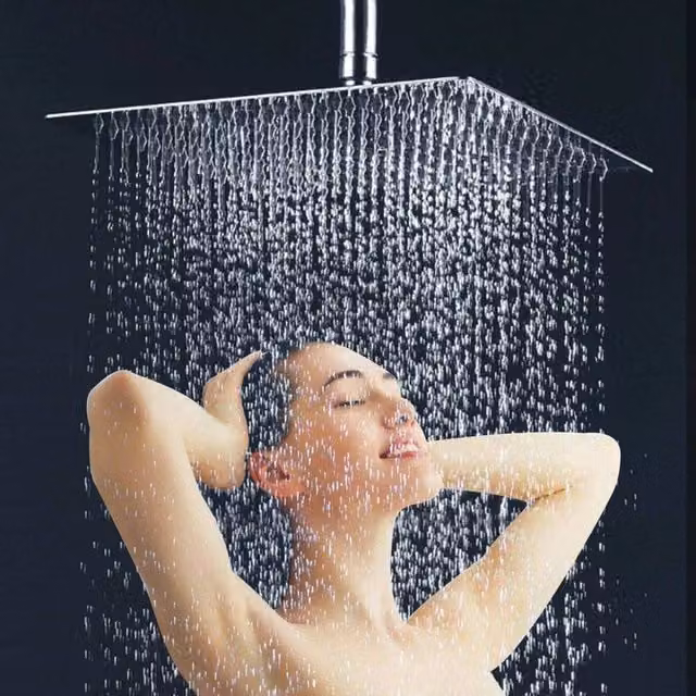 Kelvenix Square Chrome Rainfall Overhead Shower Head in Silver, W: 25 cm