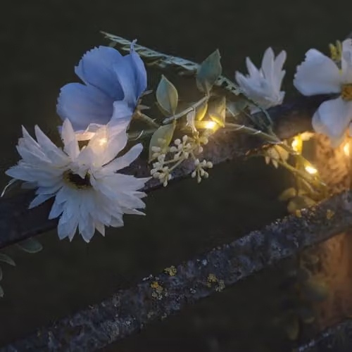 Lights4fun Pre Lit Blue and White Bloom Artificial Floral Garland with Warm White Micro LED Lights – 4
