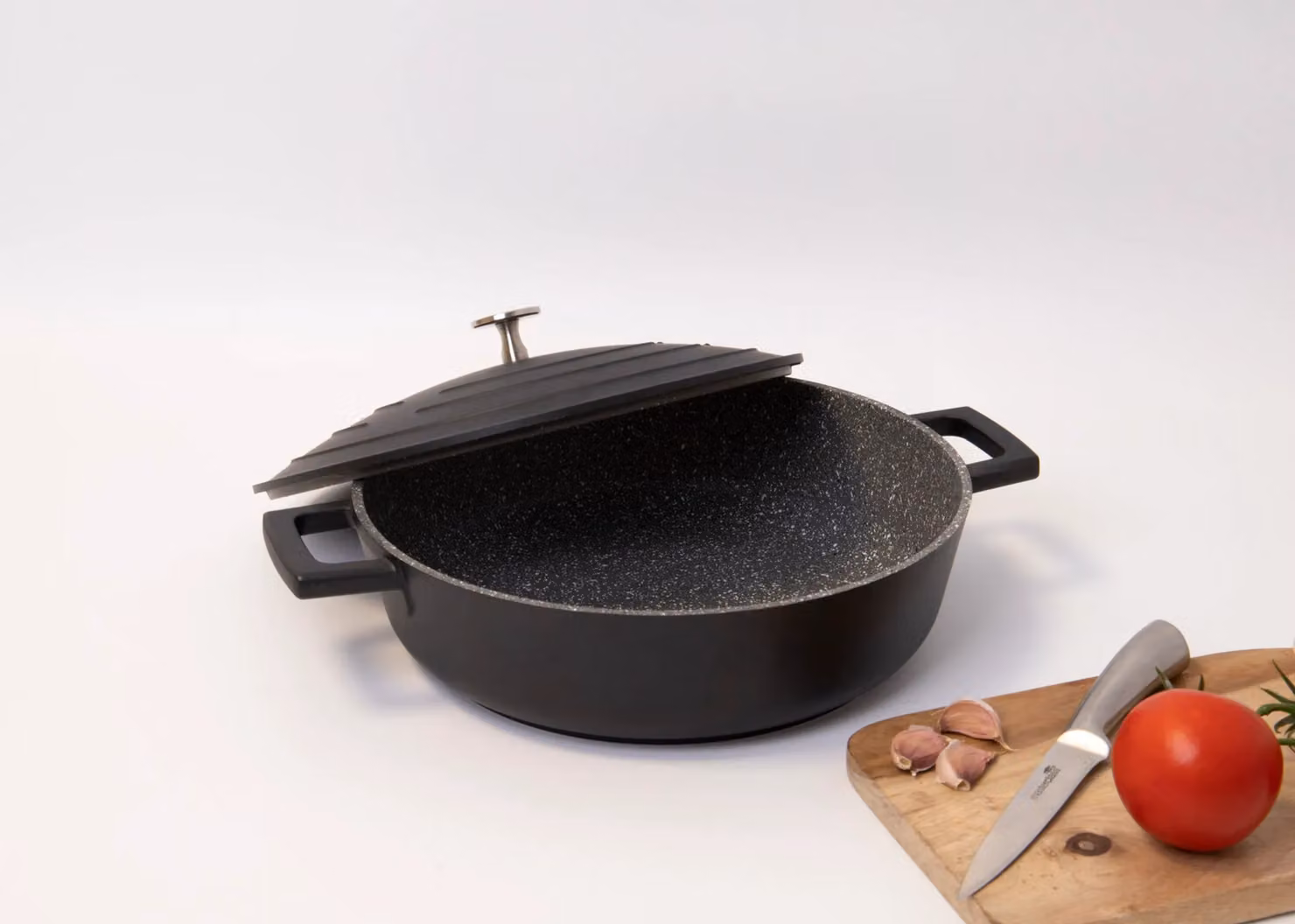 MasterClass Cast Aluminium Casserole Dish with Lid, Black, 4L – 4