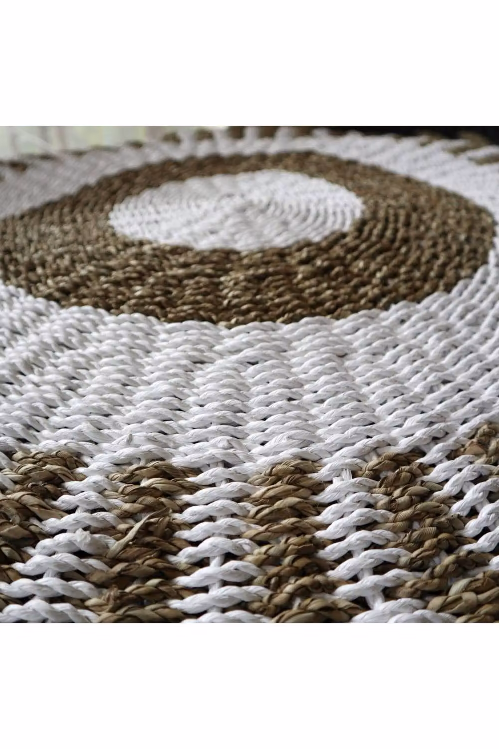 KDMD Round Seagrass Sun Mat in White and Brown, Diameter: 1 m – 3