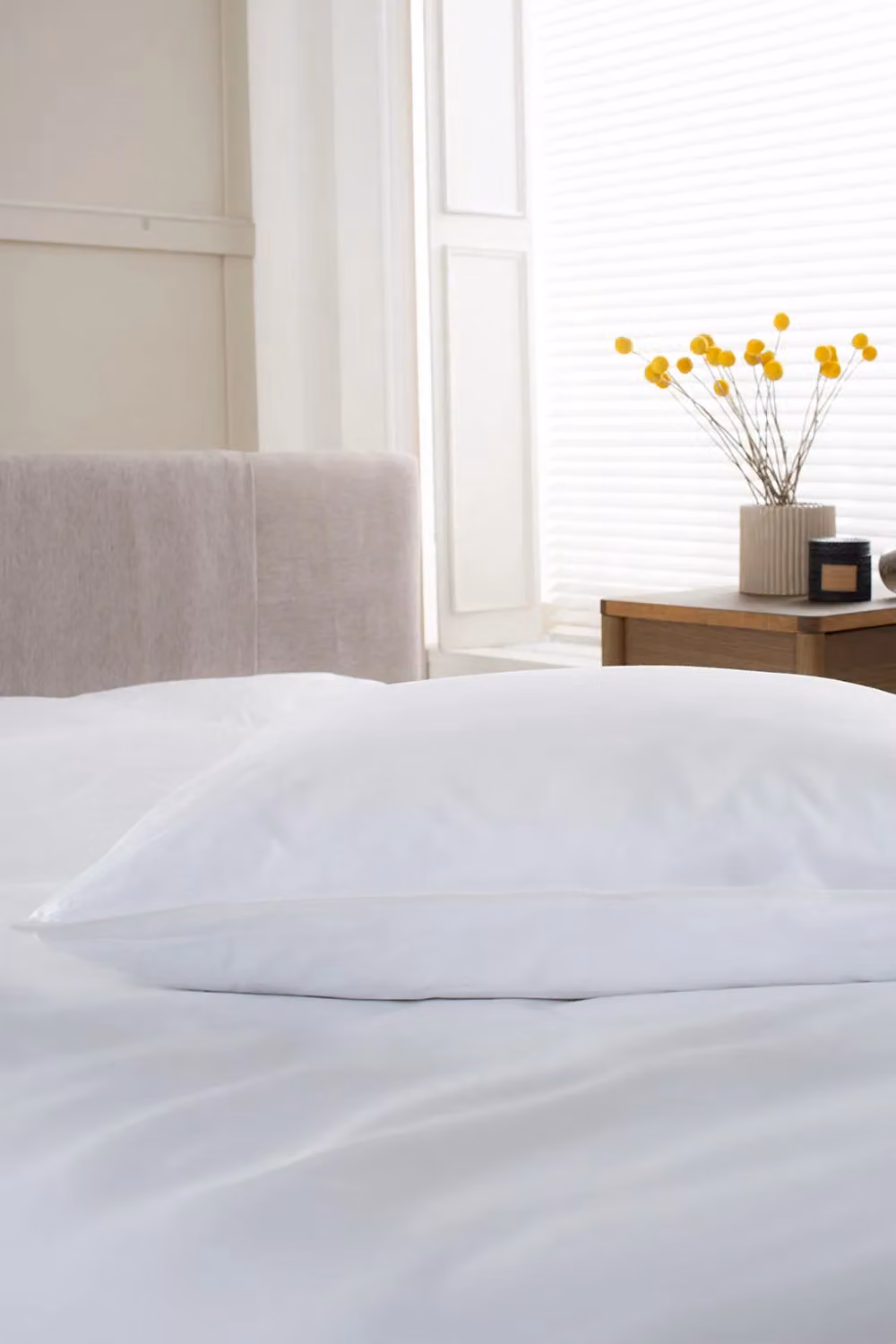 The Lyndon Company Soft as Down Baffle Wall Pillow with Microfibre Down-Alternative Fill in White – 3