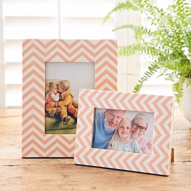 Paper High Pink and White Chevron Patterned Rectangular Tabletop Photo Frame – 1