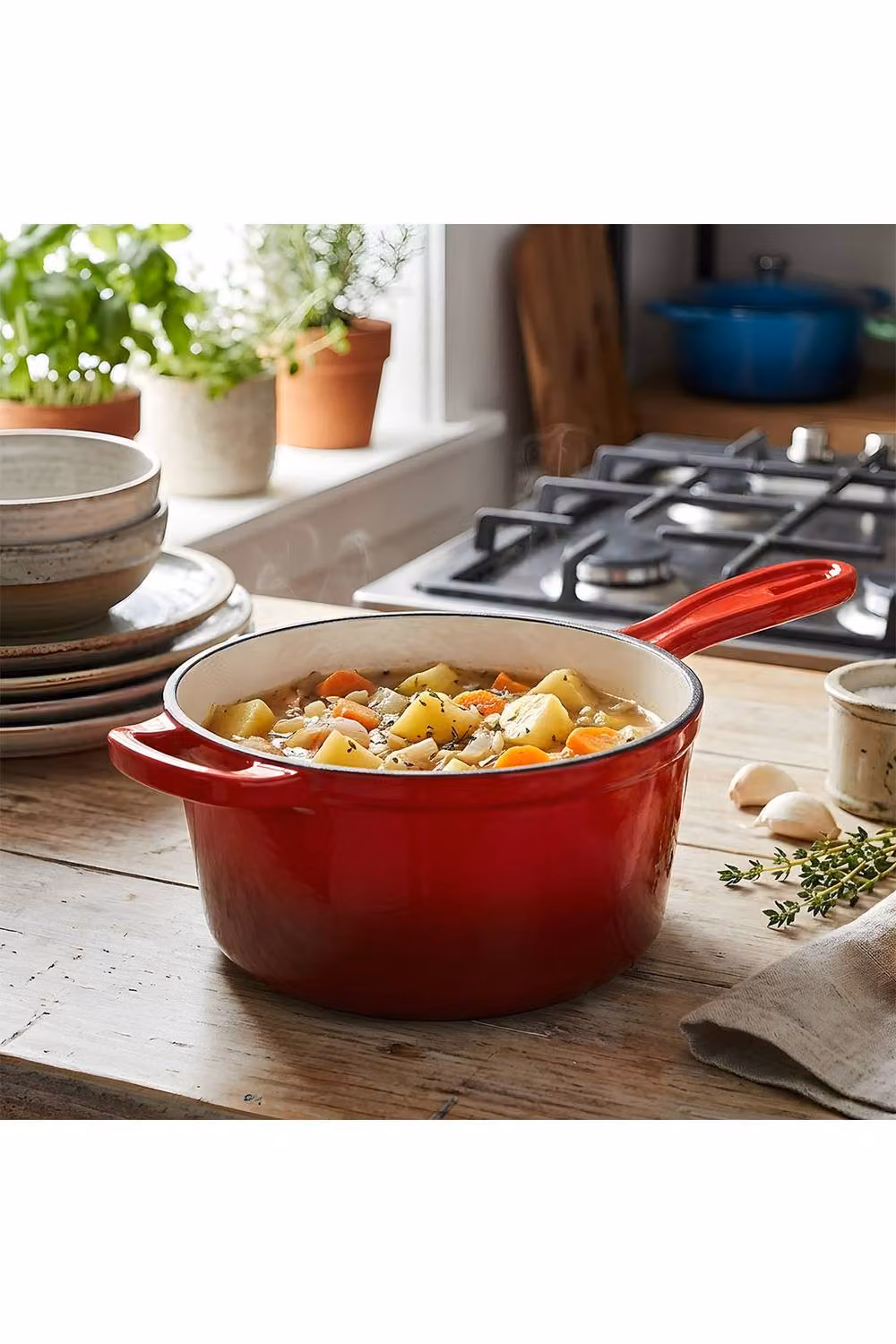 Living and Home Red Enamelled Cast Iron Saucepan with Lid, 2.5 l – 4