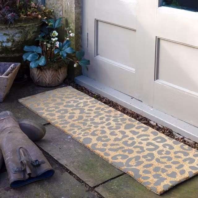 Artsy Grey and Beige Leopard Print Patio Doormat, W/D/H: 120 x 40 cm