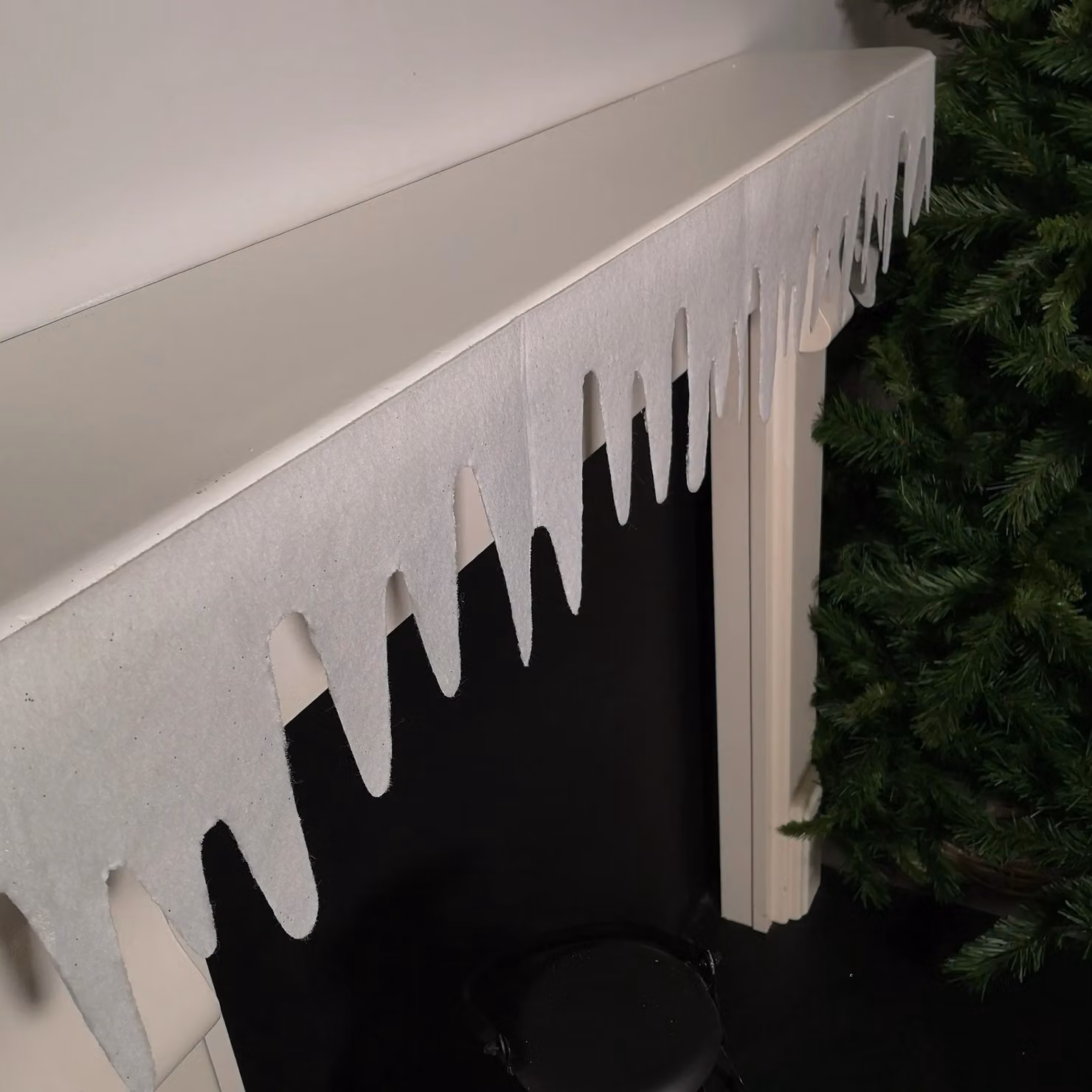 Samuel Alexander White Felt Decorative Glitter Christmas Icicle Fringe Wall Decoration W/H: 18 x 240 cm – 2
