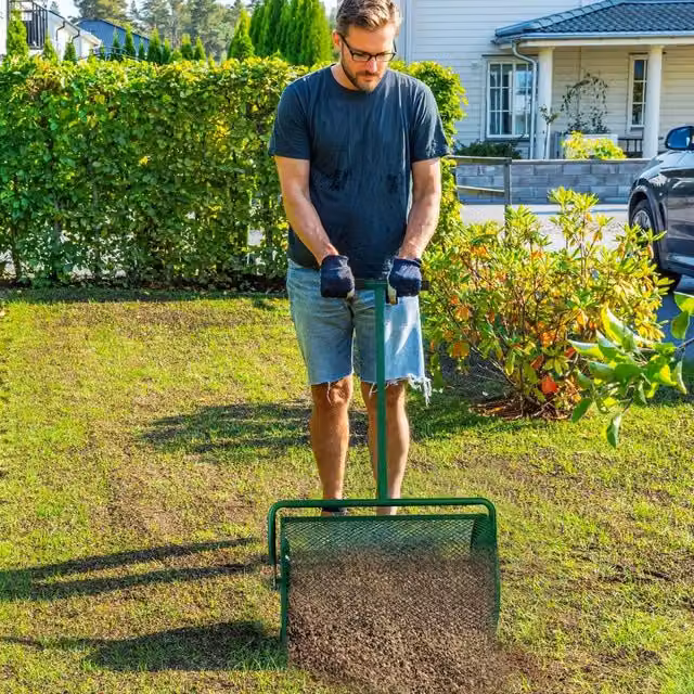 OUTSUNNY Green Metal Compost Spreader with Height Adjustable Handle