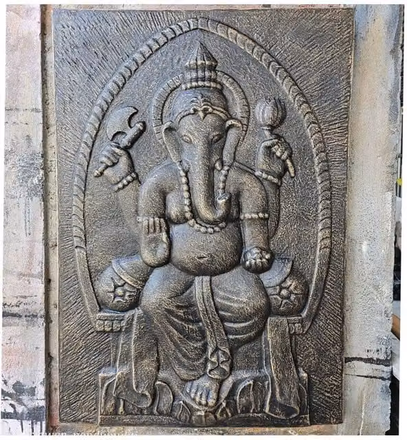 KDMD Large Ganpati Wall Relief in Antique Gold Metal Frame, W: 100 cm, H: 70 cm – 1