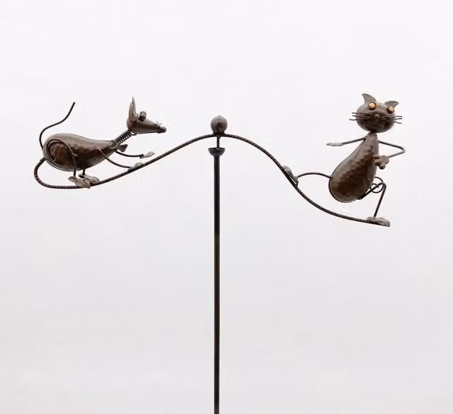 Minster Garden Balance Cat with Mouse Metal Stake in Brown, W70 x D70 x H120 cm