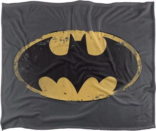 DC Comics Batman Distressed Shield Fleece Blanket in White, W: 152 cm, D: 127 cm